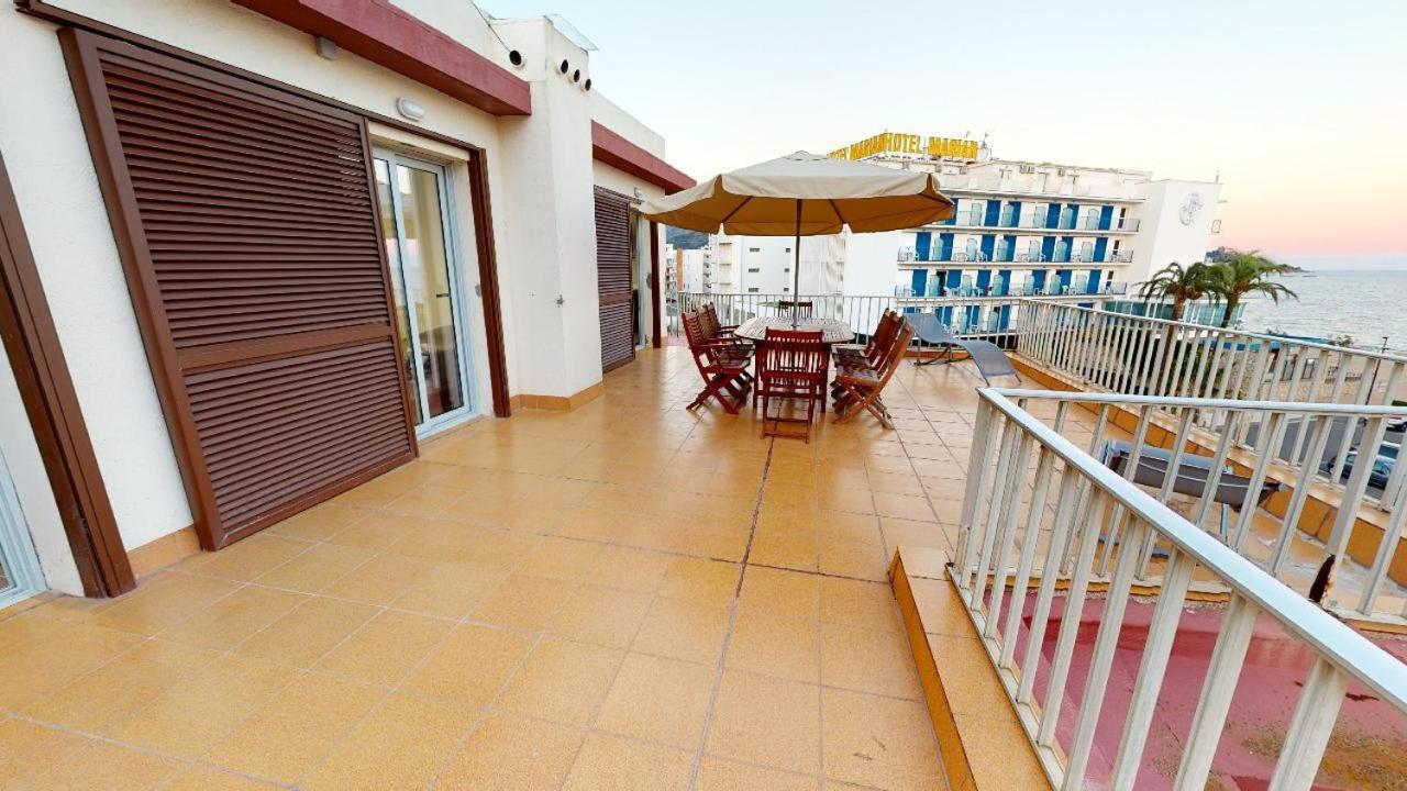 Apartmán Atico Con Vista Mar. 50 M De La Playa - Casa Nova 13 Roses Exteriér fotografie
