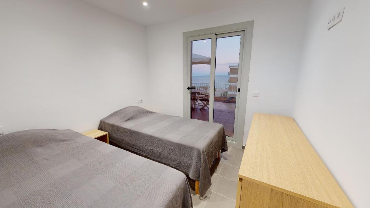 Apartmán Atico Con Vista Mar. 50 M De La Playa - Casa Nova 13 Roses Exteriér fotografie