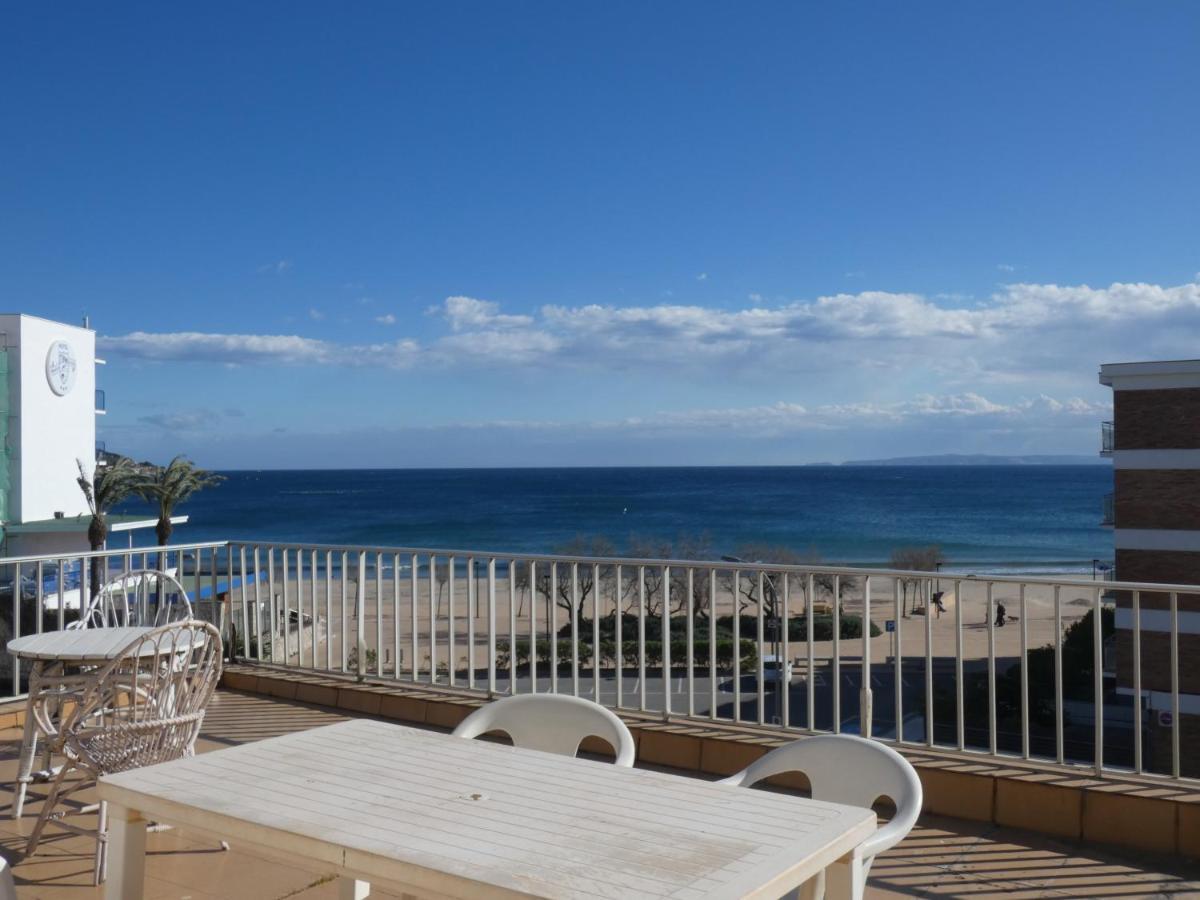 Apartmán Atico Con Vista Mar. 50 M De La Playa - Casa Nova 13 Roses Exteriér fotografie